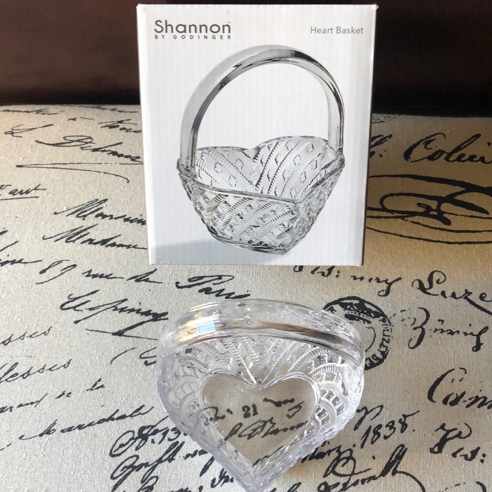 COPY - Heart glass basket. NWT